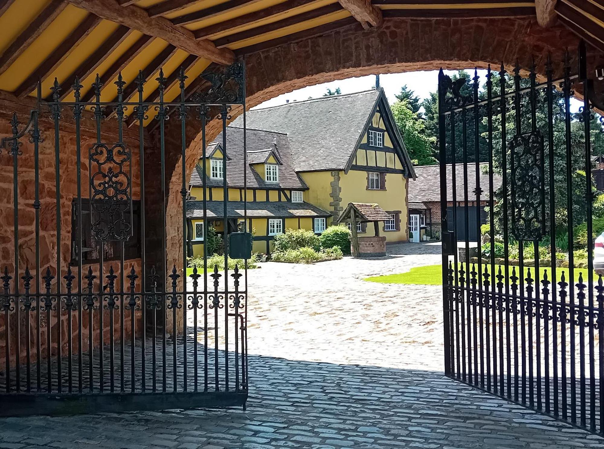 Dovehouse Farm Villa Birmingham Exterior foto